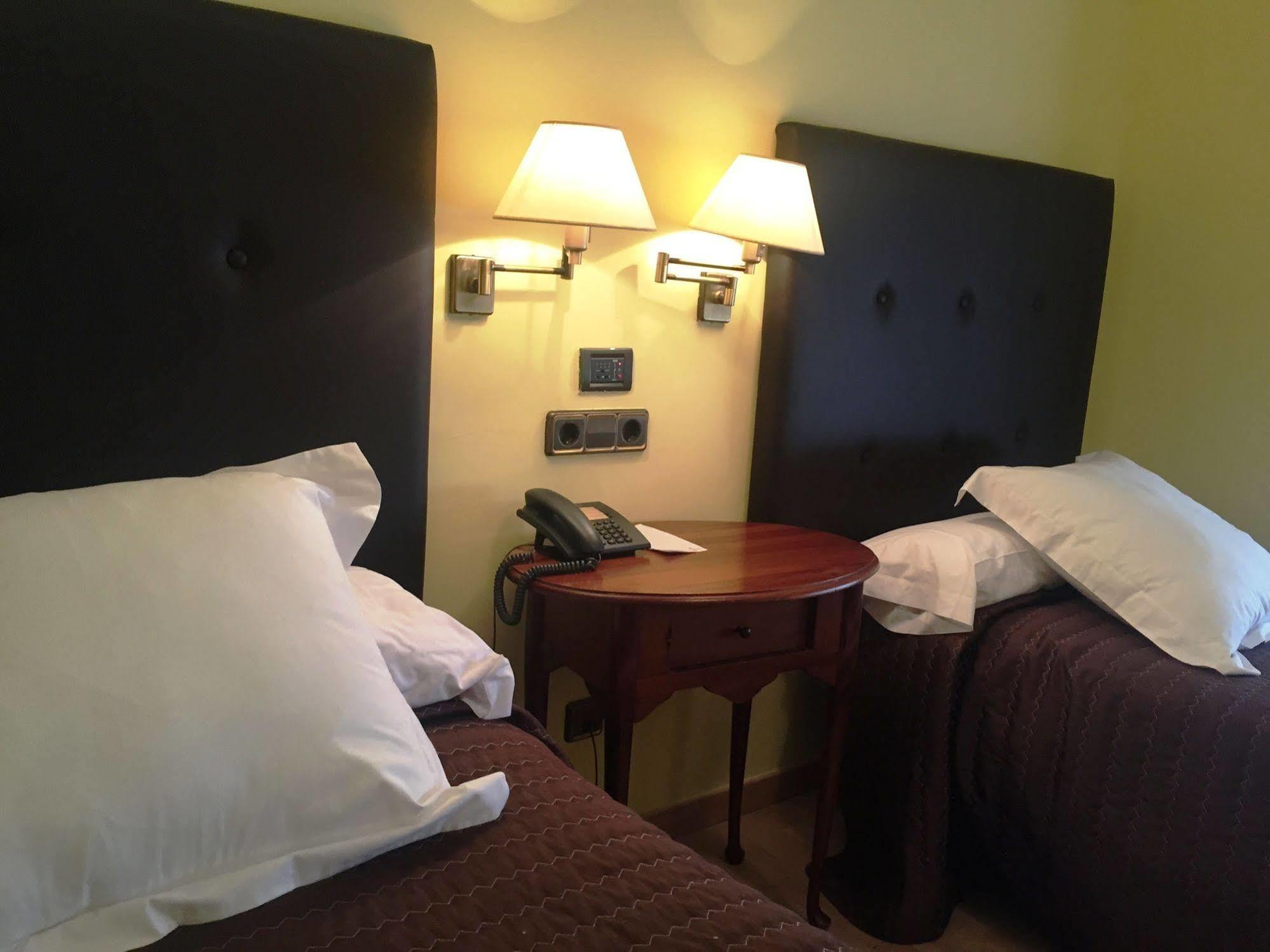 Hotel Juanito La Roda Exteriör bild